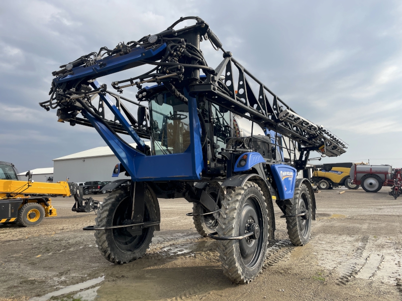 2022 New Holland SP310F Sprayer/High Clearance