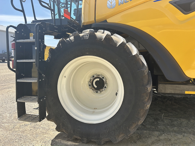 2024 New Holland CR7.90 Combine