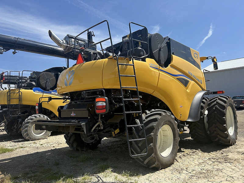 2024 New Holland CR7.90 Combine