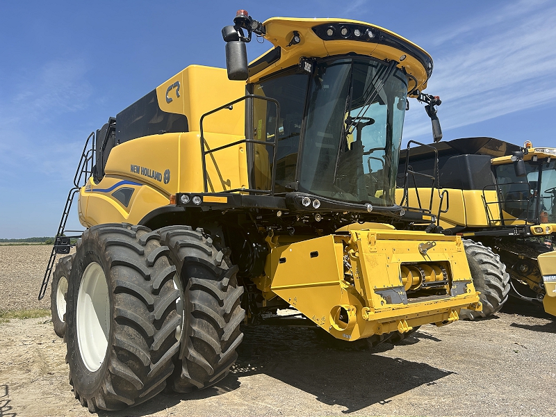 2024 New Holland CR7.90 Combine