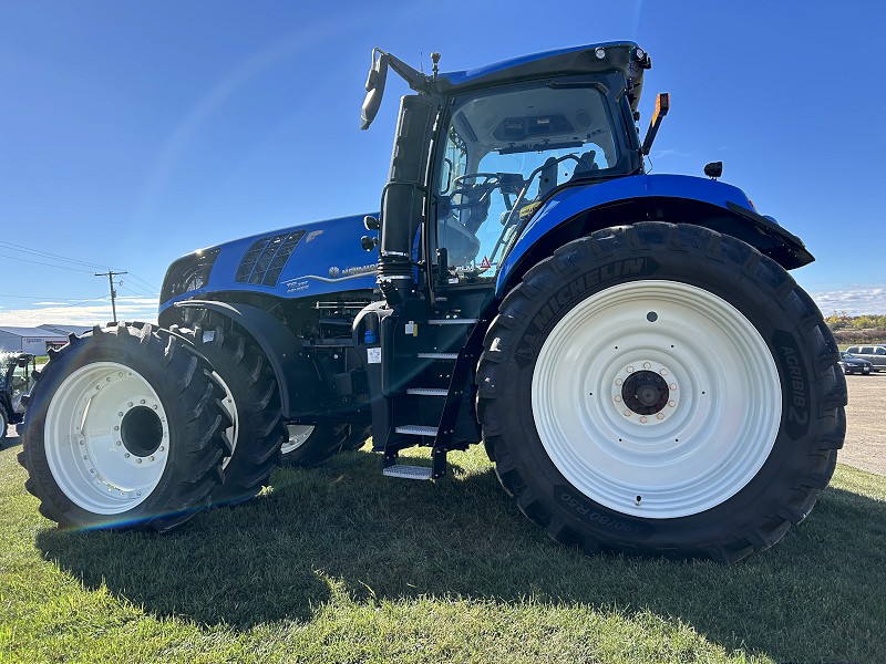 2025 New Holland T8.325  PLMI Tractor