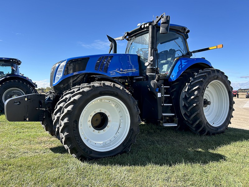 2025 New Holland T8.325  PLMI Tractor