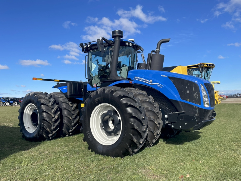 2025 New Holland T9.580 AC PL Tractor