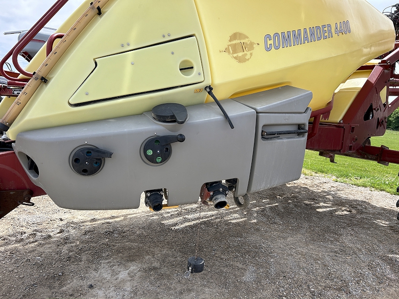 2011 Hardi COMMDR 4400 Sprayer