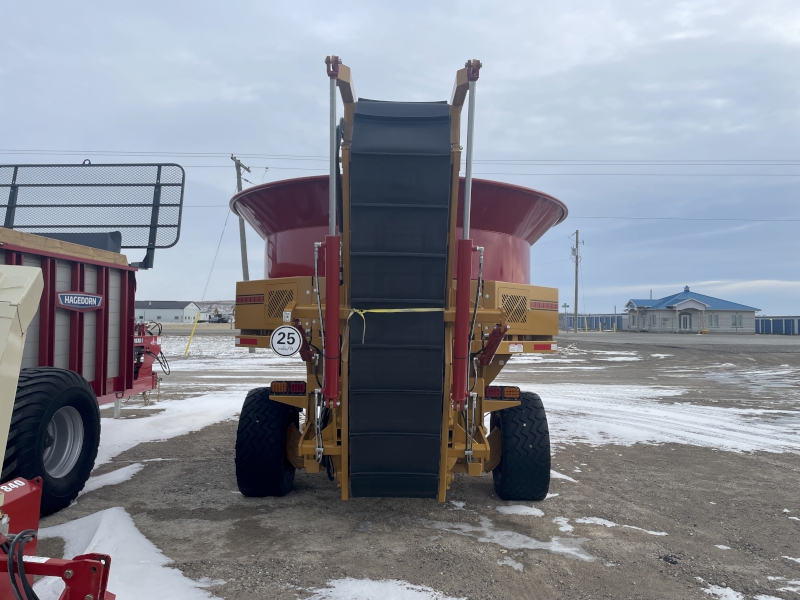 2025 Haybuster H-1135 Tub Grinder