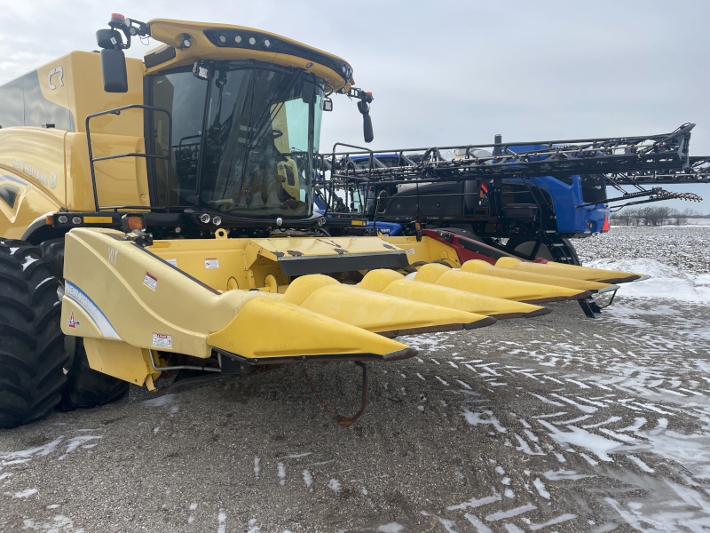 2012 New Holland 99C-6R Header Combine