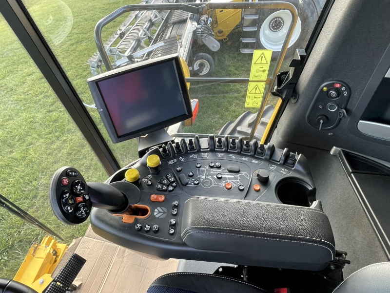 2022 New Holland CR7.90 Combine