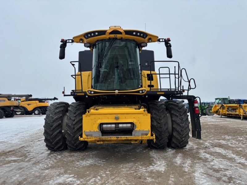 2017 New Holland CR7.90 Combine