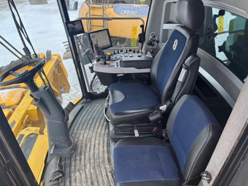 2017 New Holland CR7.90 Combine