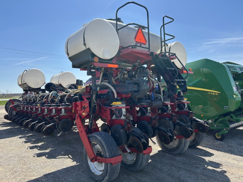 2013 Massey Ferguson 8824 Planter