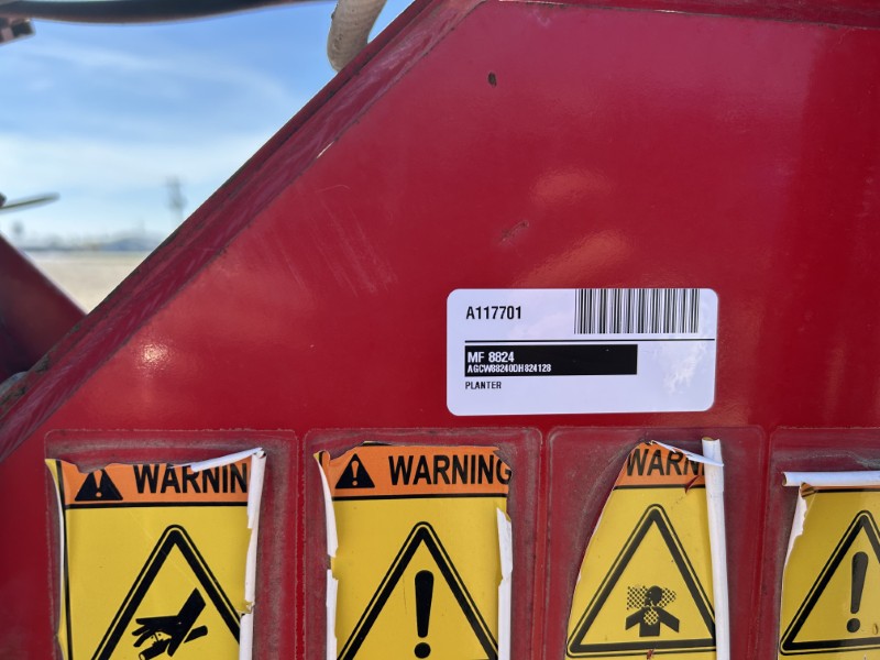 2013 Massey Ferguson 8824 Planter