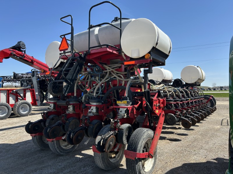 2013 Massey Ferguson 8824 Planter