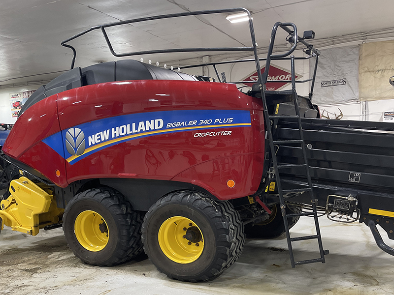 2017 New Holland BB340R Baler/Big Square