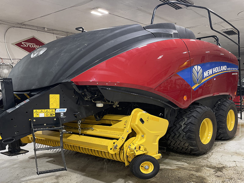 2017 New Holland BB340R Baler/Big Square