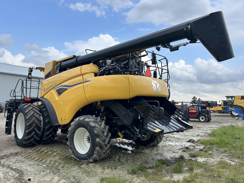 2025 New Holland CR7.90_AGG S Combine