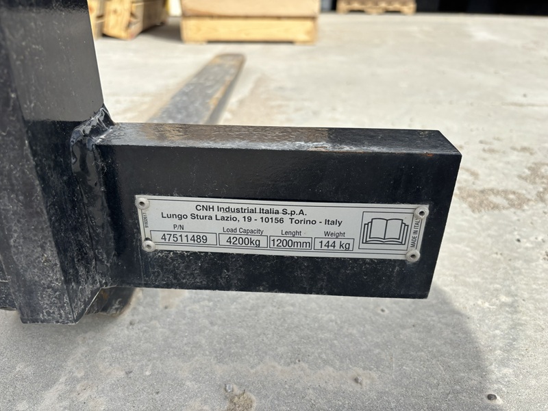 2026 New Holland 4200KG Pallet Fork