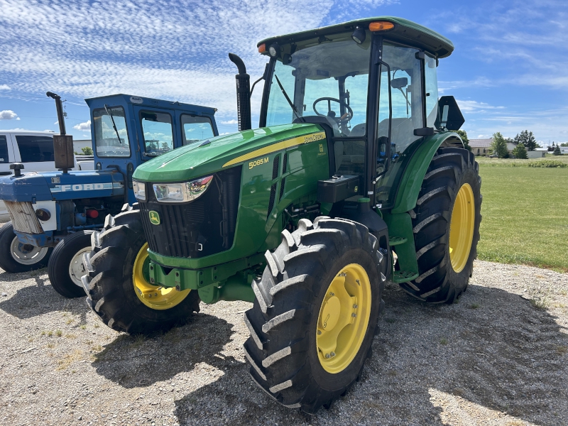 2017 John Deere 5085M Tractor