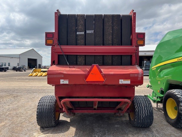 2004 New Holland BR780 Baler/Round