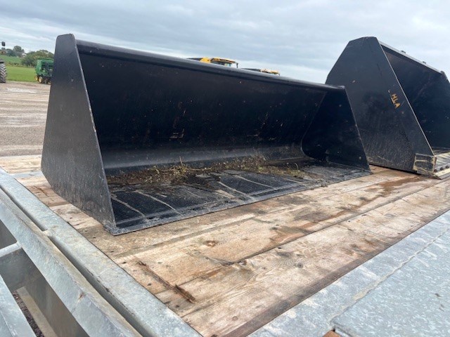 2024 CNH 84" Bucket