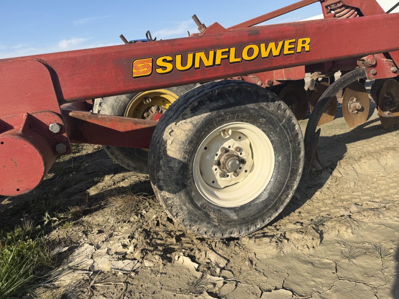 Sunflower 4510 Chisel Plow