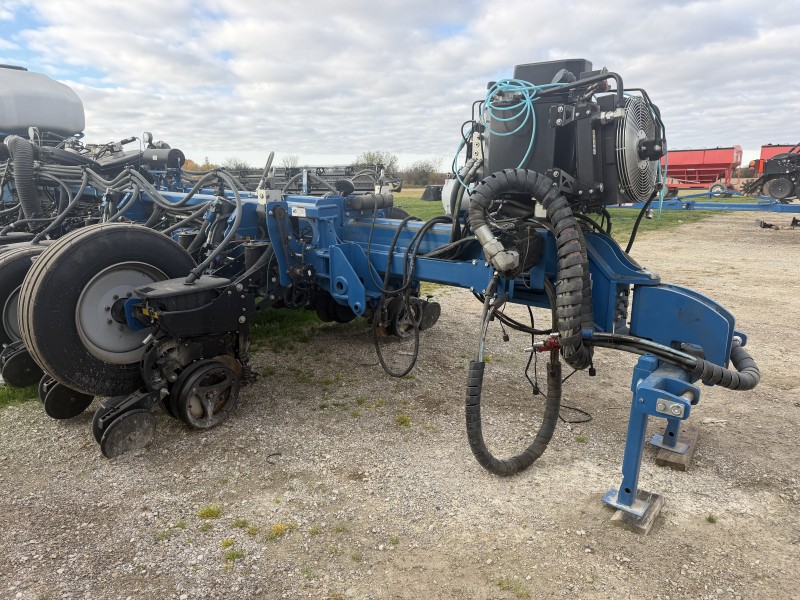 2022 Kinze 4905 24R30 Planter