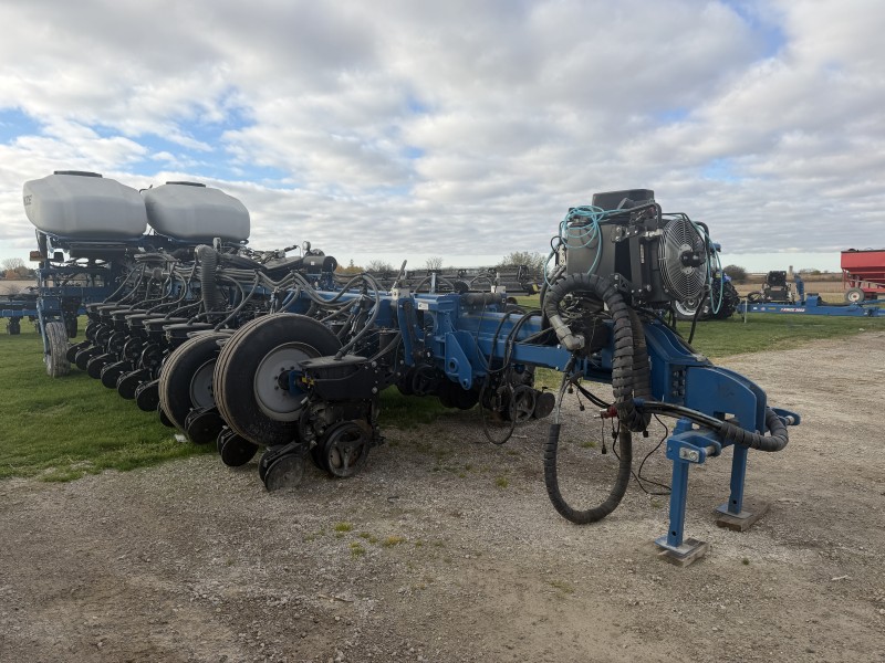 2022 Kinze 4905 24R30 Planter