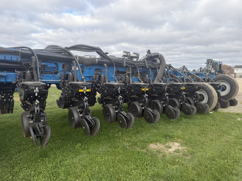 2022 Kinze 4905 24R30 Planter
