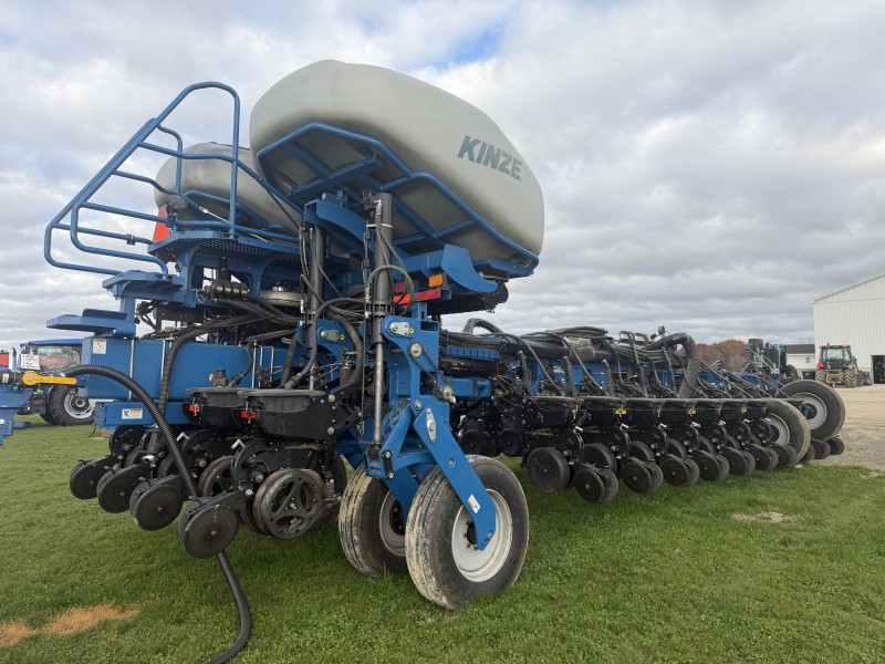 2022 Kinze 4905 24R30 Planter