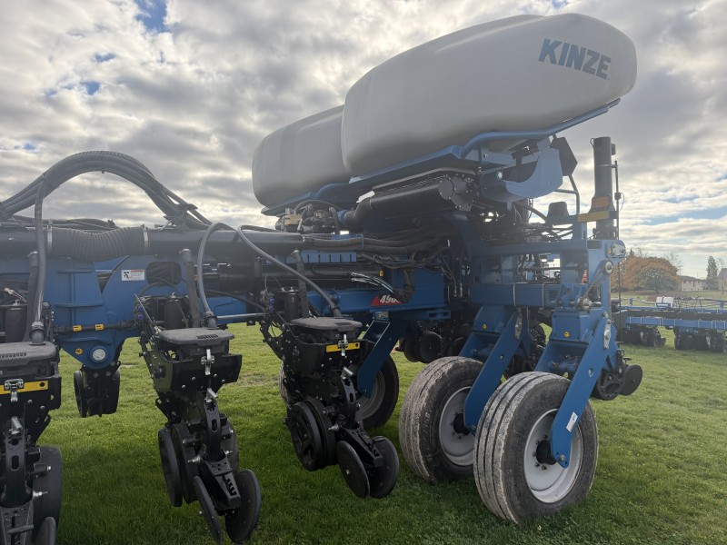 2022 Kinze 4905 24R30 Planter