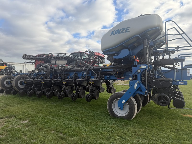 2022 Kinze 4905 24R30 Planter