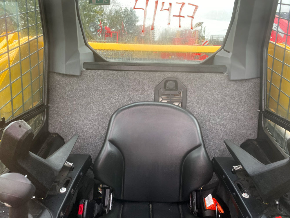 Gehl VT210 Compact Track Loader