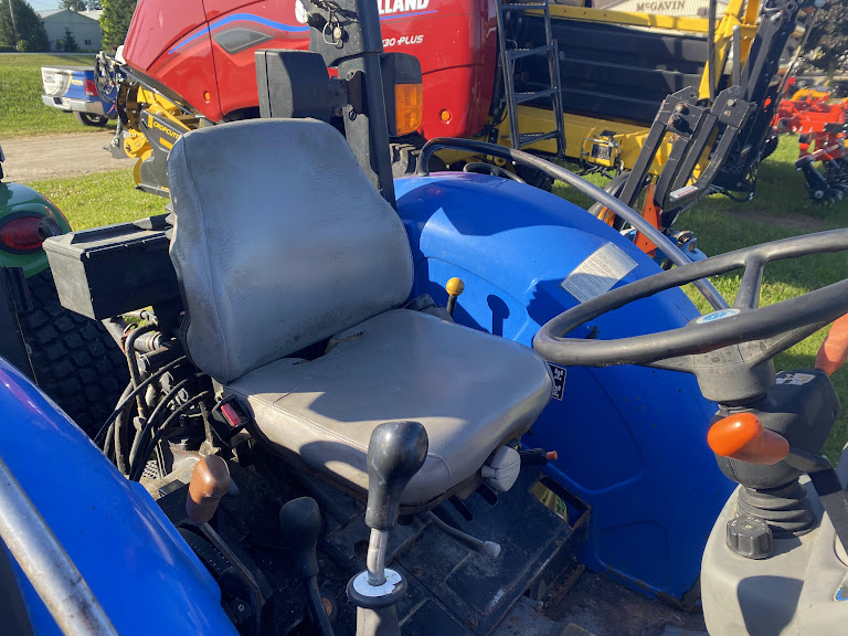 New Holland TN75 Tractor