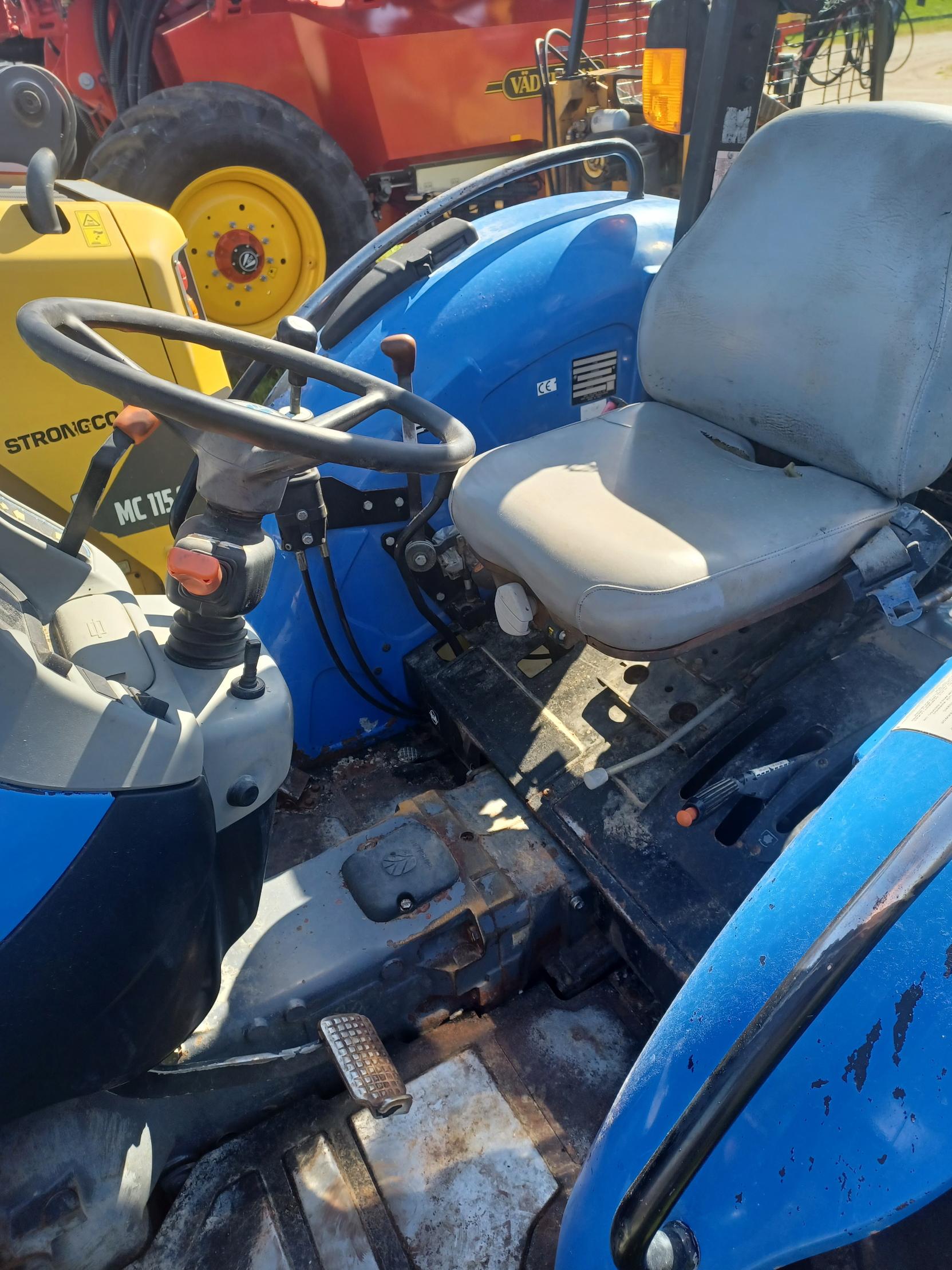 New Holland TN75 Tractor
