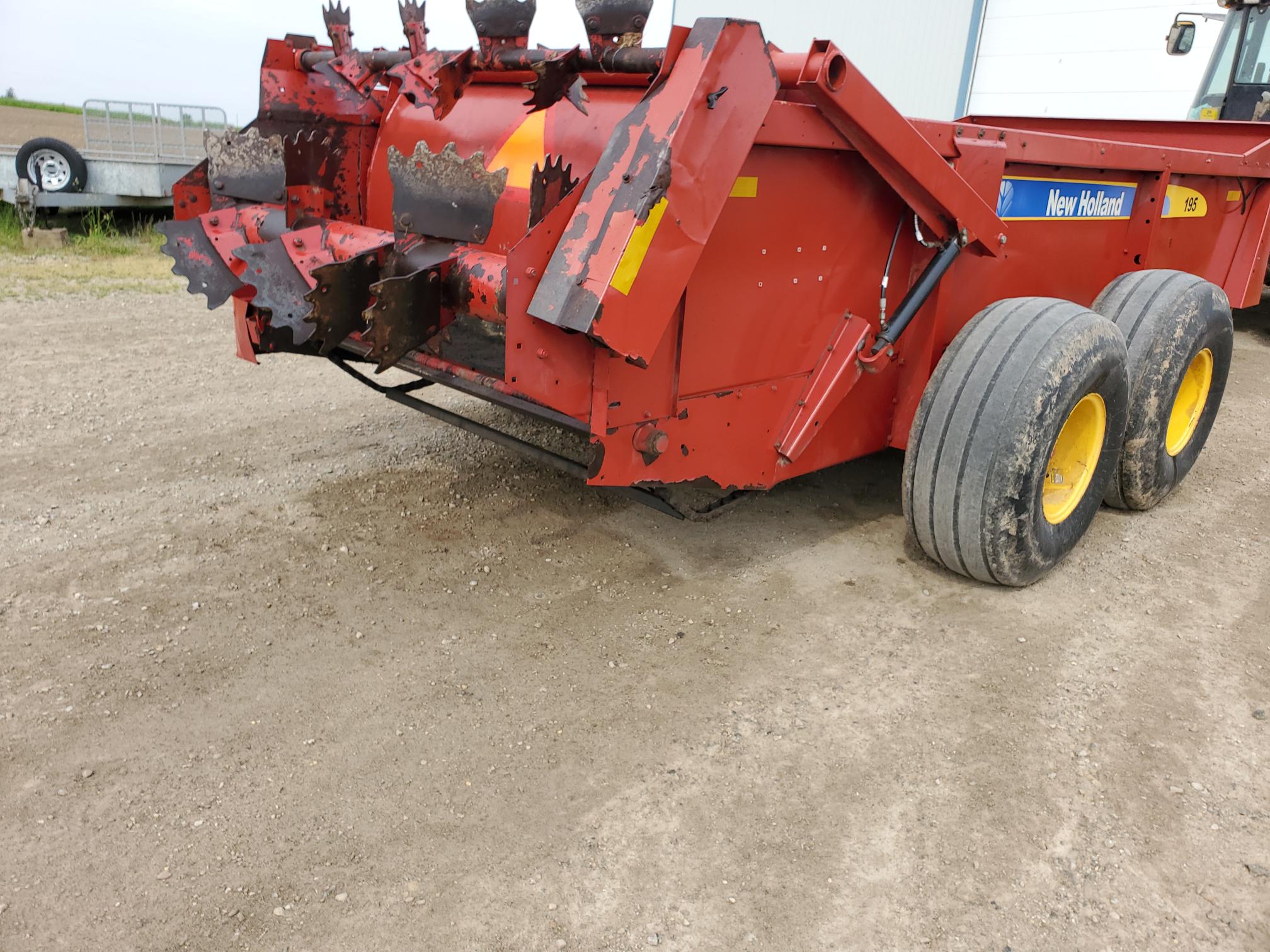 New Holland 195 Manure Spreader