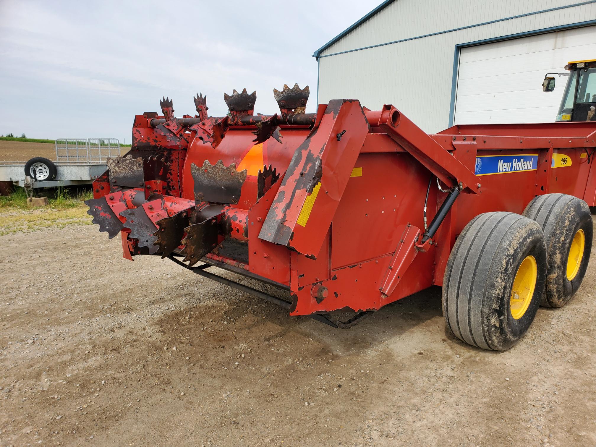 New Holland 195 Manure Spreader