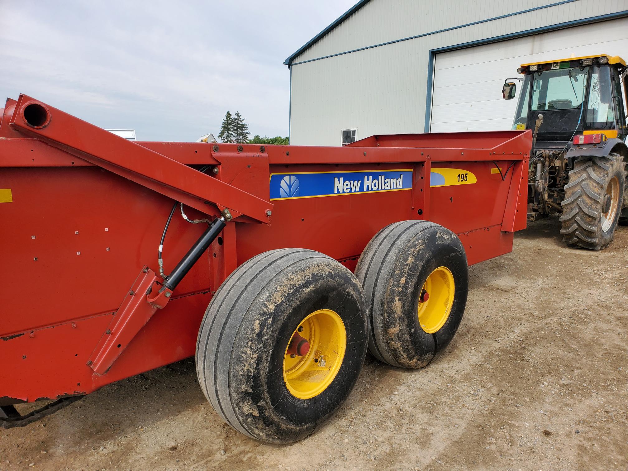 New Holland 195 Manure Spreader