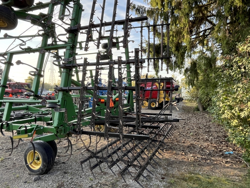 2005 John Deere 2210 Field Cultivator