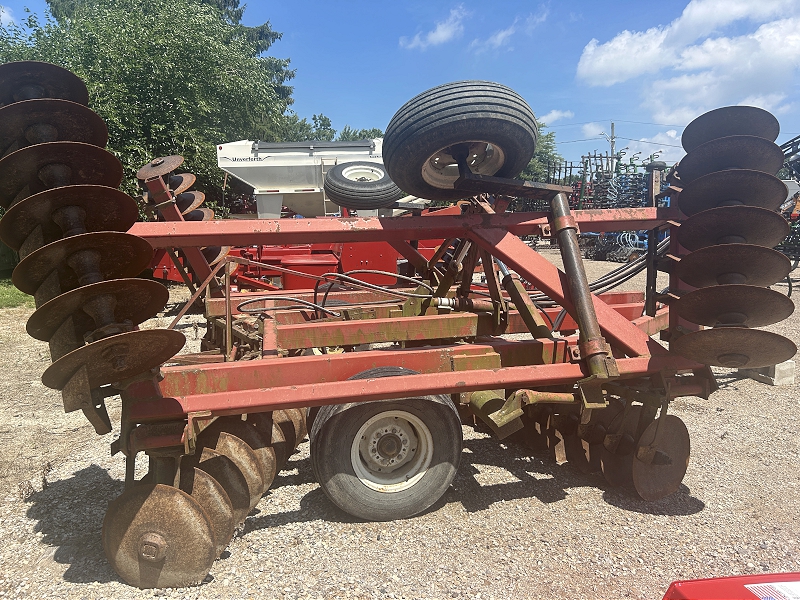 1985 International 490 Harrow