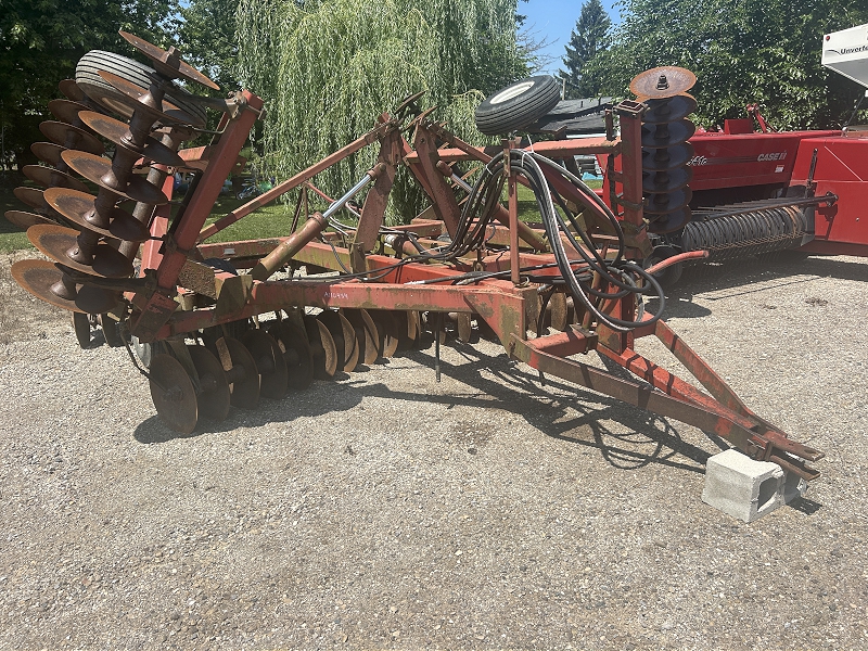 1985 International 490 Harrow