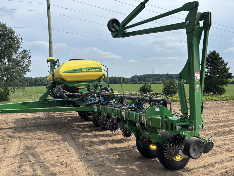 2017 John Deere 1775NT Planter