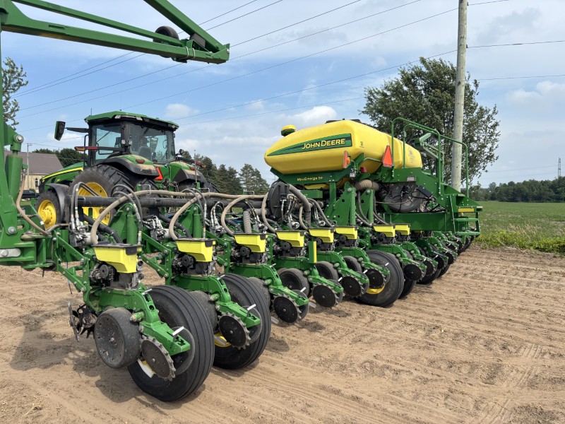 2017 John Deere 1775NT Planter
