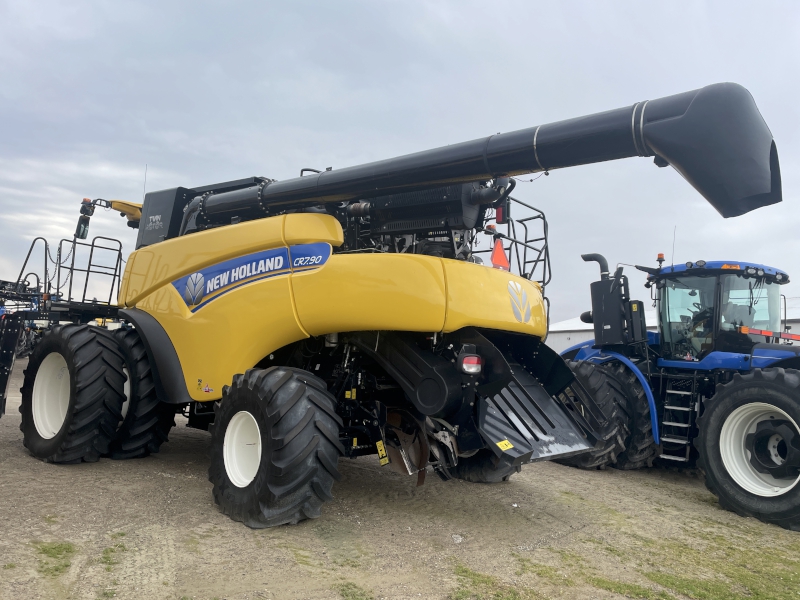 2017 New Holland CR7.90 Combine