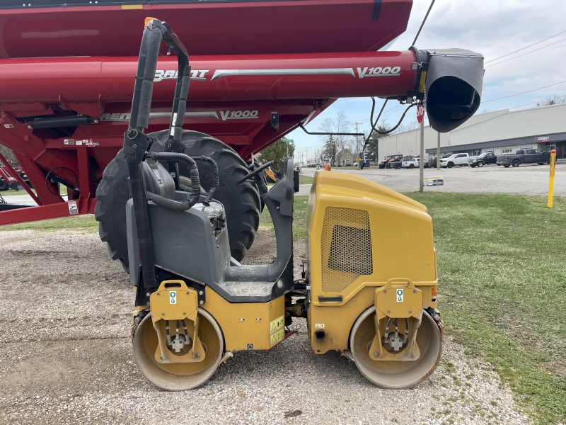 2014 Caterpillar CB14B Roller
