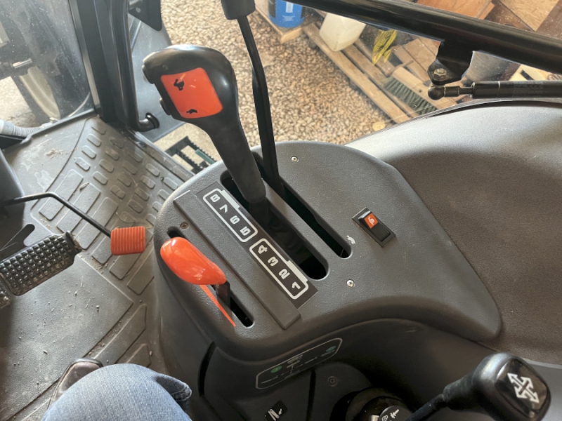2002 New Holland TS110 Tractor