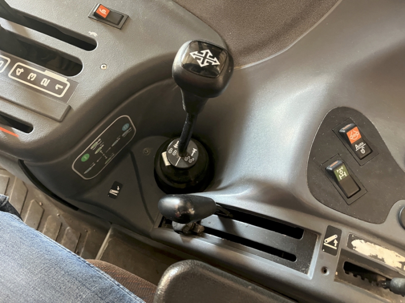 2002 New Holland TS110 Tractor
