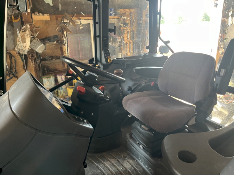 2002 New Holland TS110 Tractor