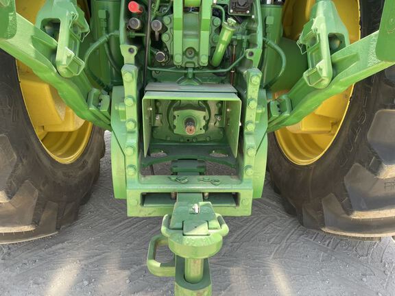 2023 John Deere 8R 370 Tractor