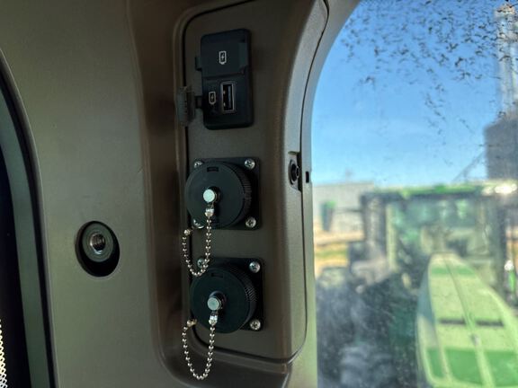 2023 John Deere 8R 370 Tractor