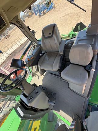 2023 John Deere 8R 370 Tractor