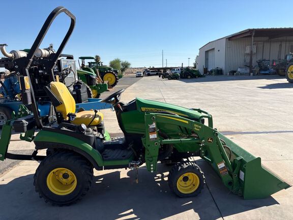 2022 John Deere 1025R Tractor Compact